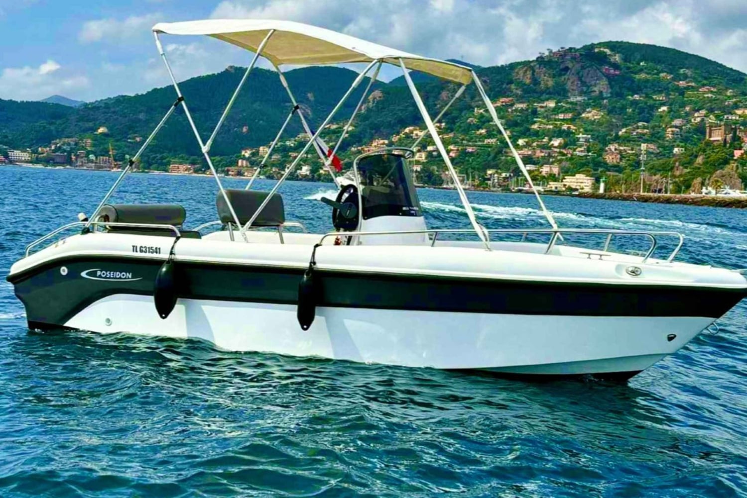 Mandelieu e a montanha Esterel de barco sem licença