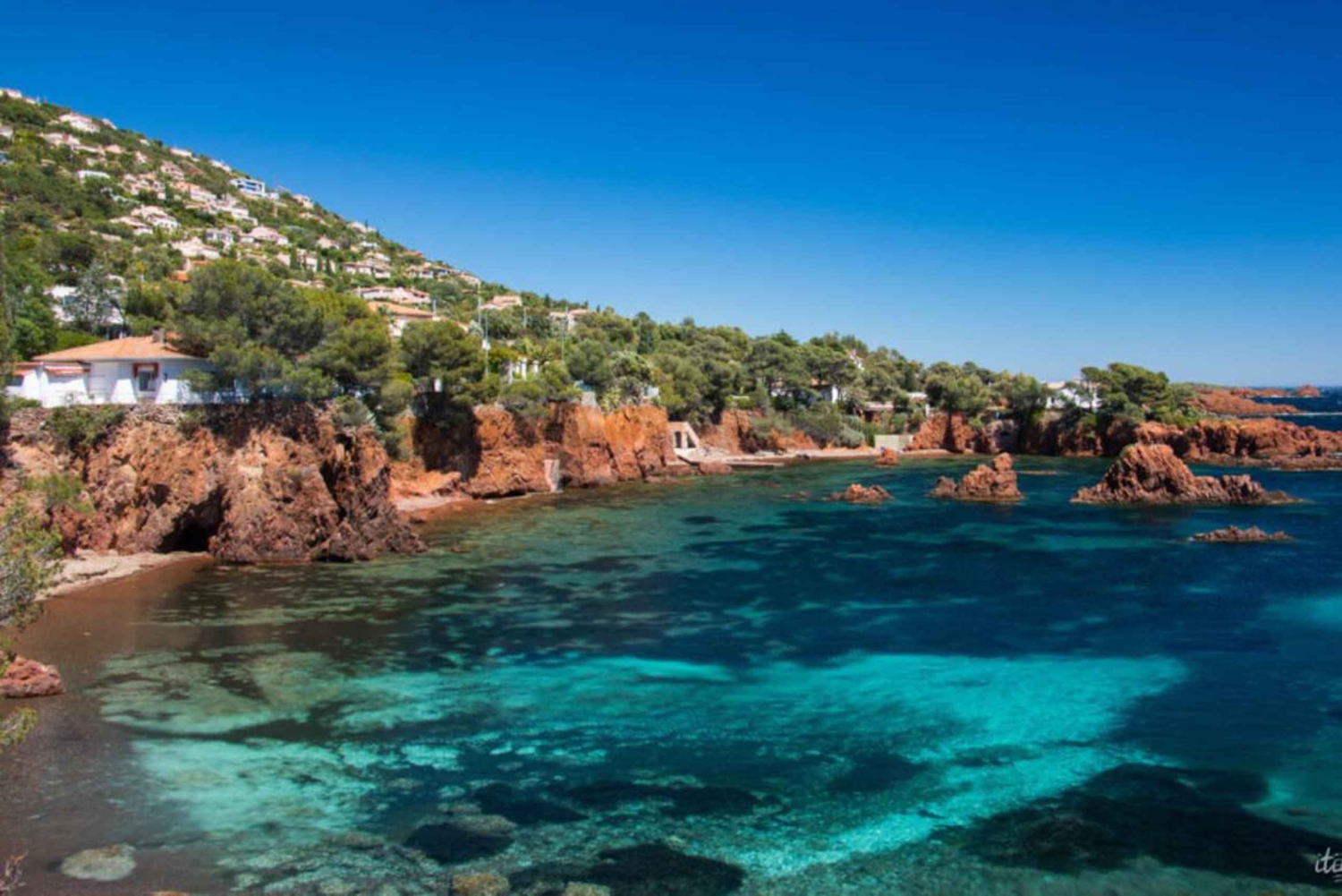 Mandelieu e a montanha Esterel de barco sem licença