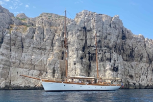 Marseille: dagstur med seiling i Calanques med lunsj og vin