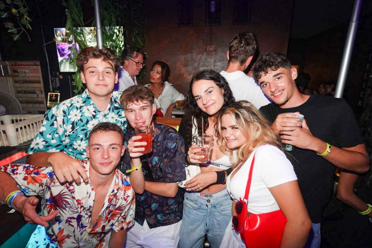 Réveillon du Nouvel An : tournée des bars à Nice avec entrée VIP en boîte de nuit