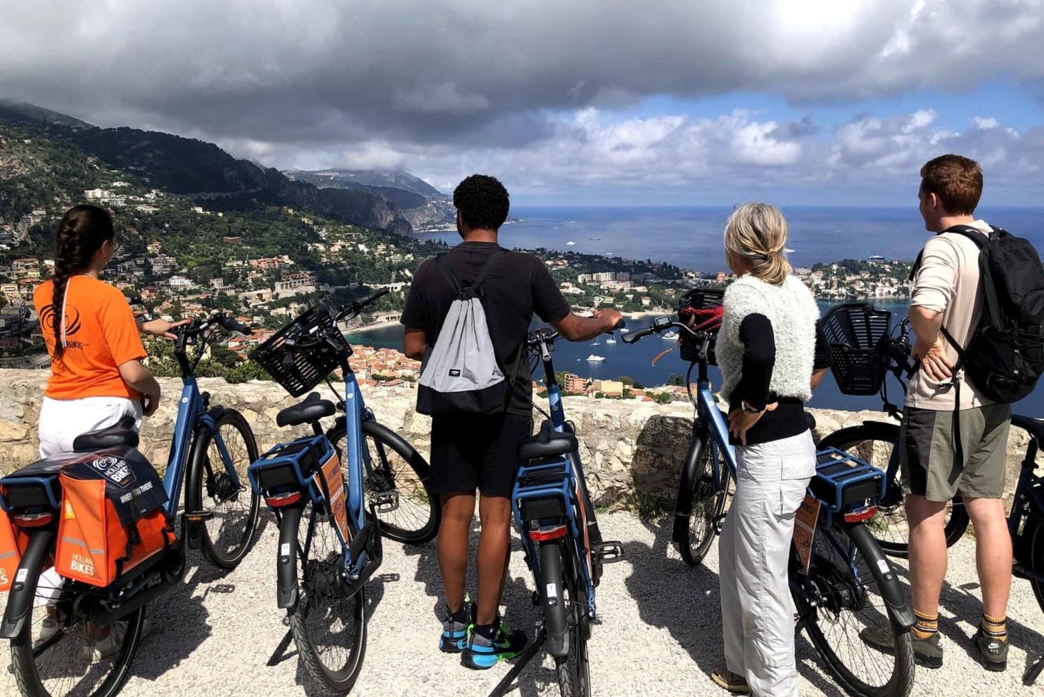 Nice og de panoramiske omgivelsene på elsykkel