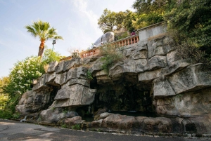 Nice: Commented descent on a small train from Colline du Château