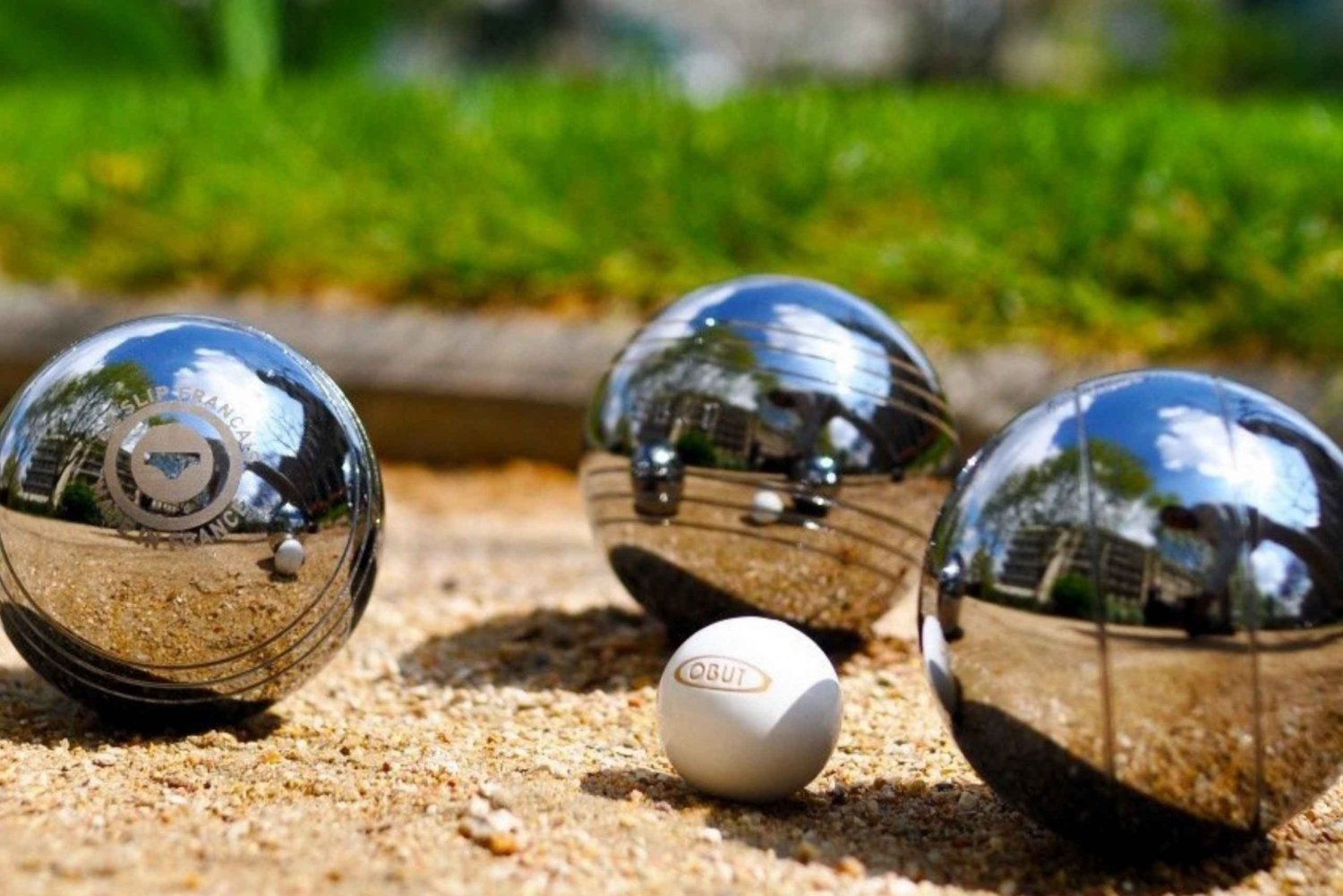 Nice: Discover a typically French sport: pétanque!