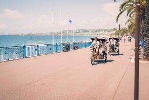 Nizza: Familien-City-Tour mit dem Fahrrad Elektrotaxi (4 Komfortsitze)