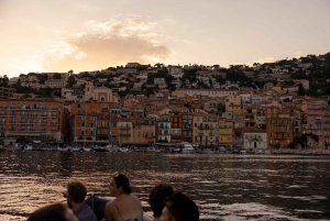 Nice : Tour en bateau au coucher du soleil avec vin et collations locales