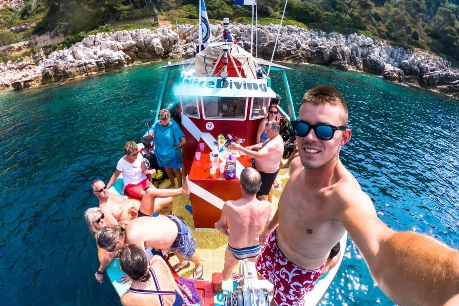 Nice : VIP sea tour with snorkeling & discover scuba