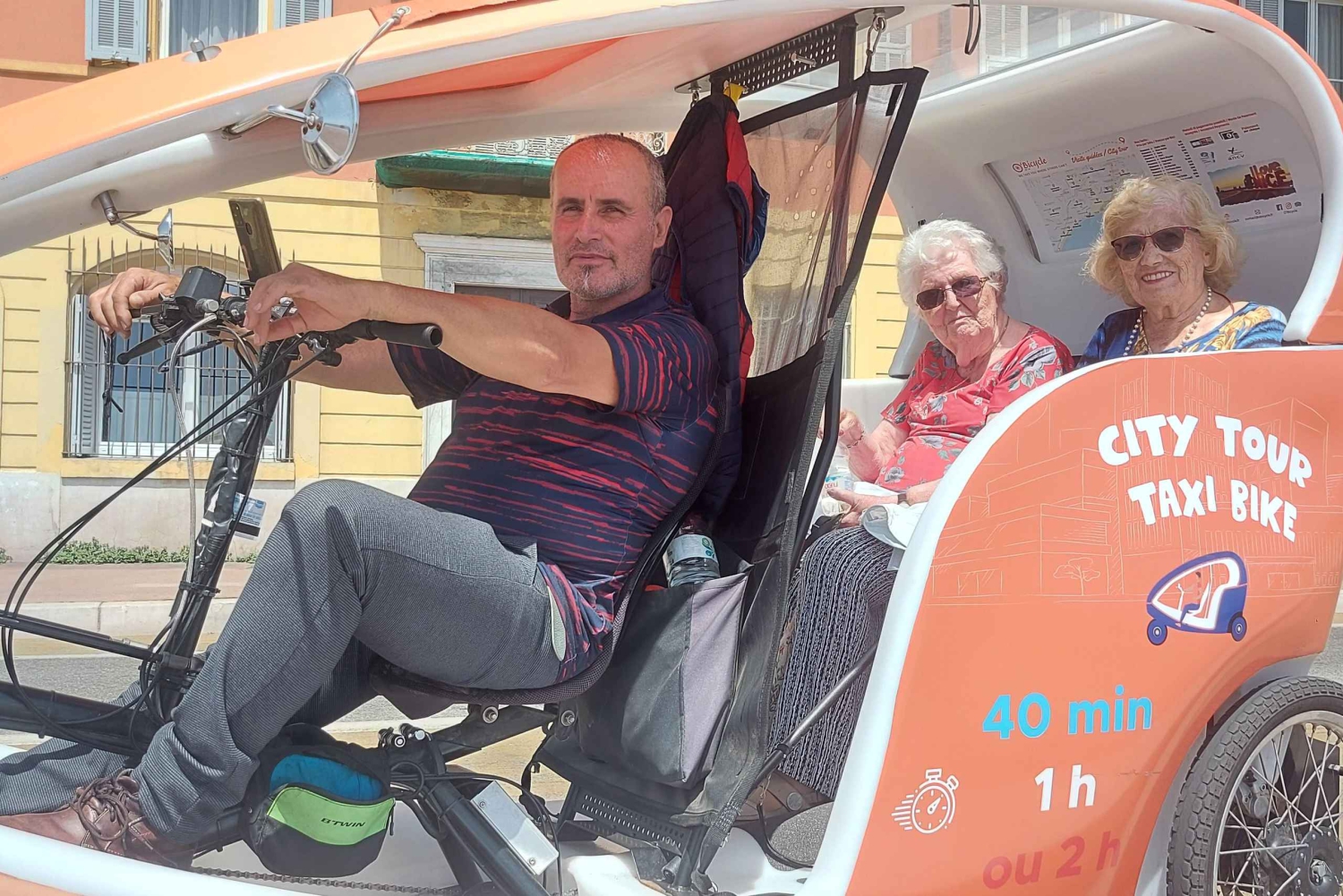 Kiva : Visite privé 1H en Vélotaxi avec un guide local.