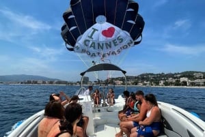 Laskuvarjohyppy pariskunta, perhe ja ystävät Cannesissa