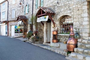 Fábrica de perfumes de Grasse, sopradores de vidro e vilarejos locais