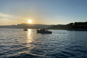 Passeio particular de barco nas Calanques com degustação e natação