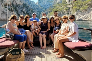 Passeio particular de barco nas Calanques com degustação e natação