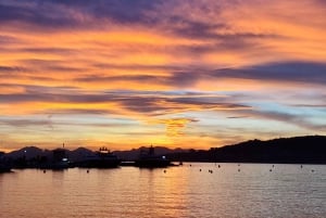 Yksityinen katamaraaniretki Juan les Pinsin lahdella auringonlaskun aikaan