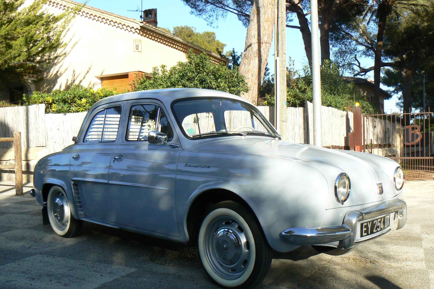 Privé Vintage Autotour in een Renault Dauphine uit 1959