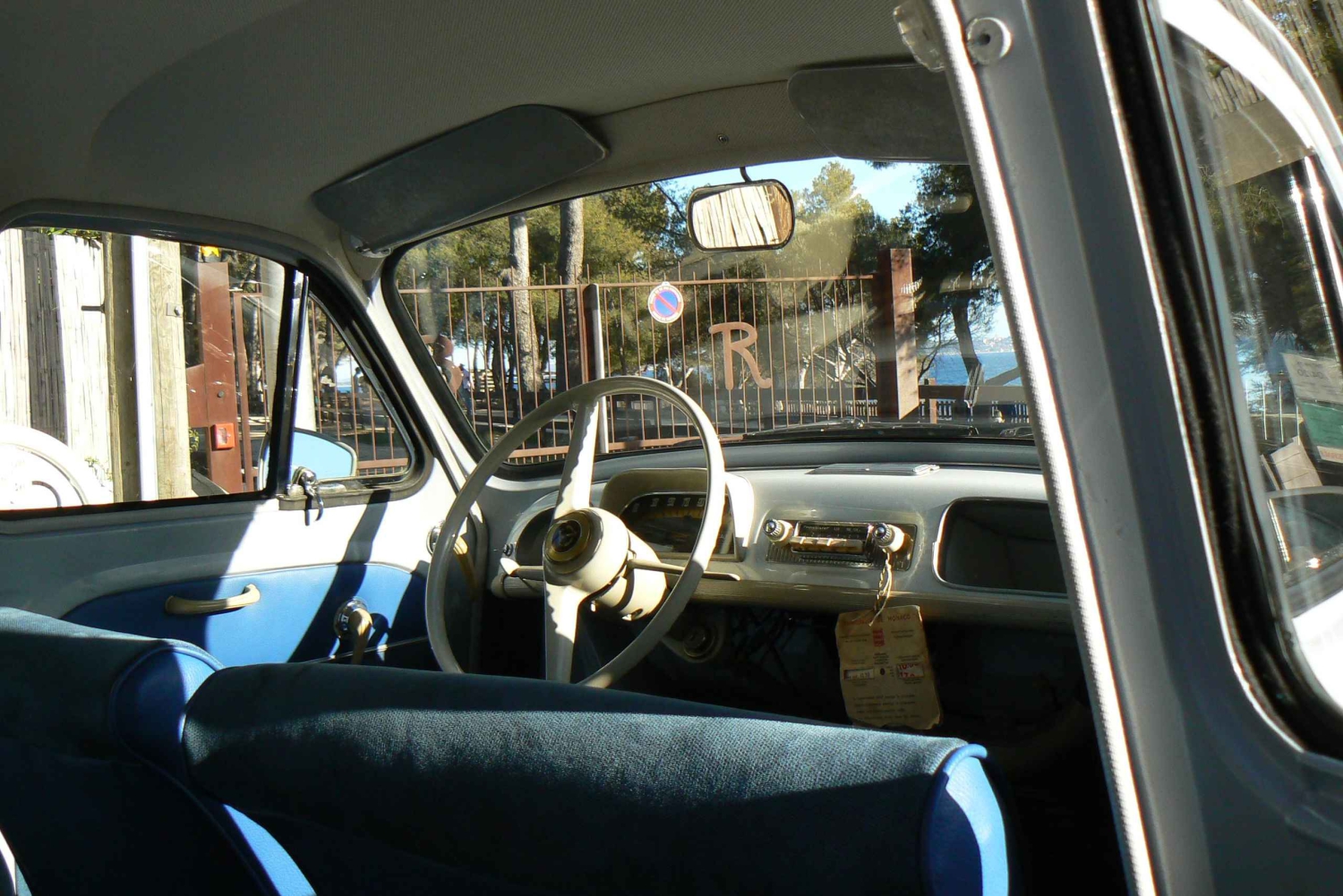 Privé Vintage Autotour in een Renault Dauphine uit 1959