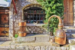 Provencelainen maaseutu, keskiaikainen kylä ja järvi Yksityinen kierros