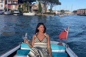 Saint-Tropez : Tour en bateau classique RIVA privé