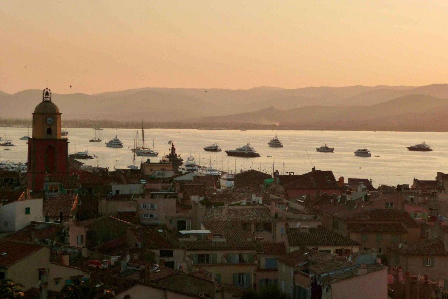 Viaje a St. Tropez: Aventura a pie guiada privada