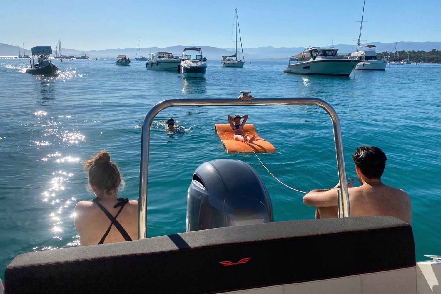 Solnedgang ved Lérins-øerne fra en privat båd i Cannes