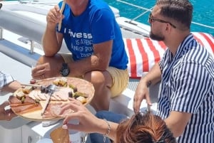 Villeneuve-Loubet: crociera in catamarano di un giorno per piccoli gruppi