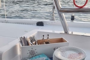 Villeneuve-Loubet: crociera in catamarano di un giorno per piccoli gruppi