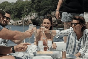 Villeneuve-Loubet: crociera in catamarano di un giorno per piccoli gruppi