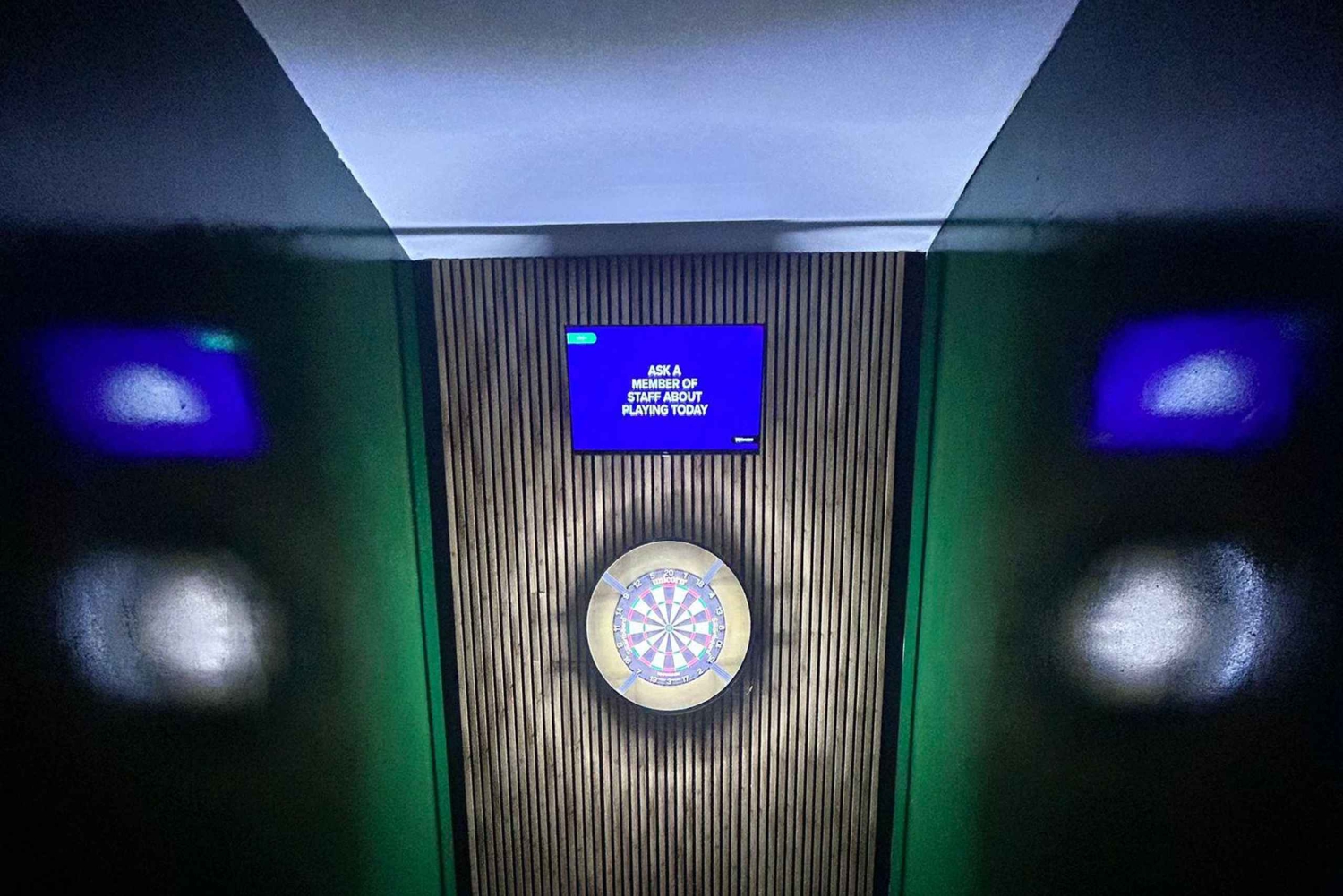 Caleta: Golf Simulator Experience with Drinks