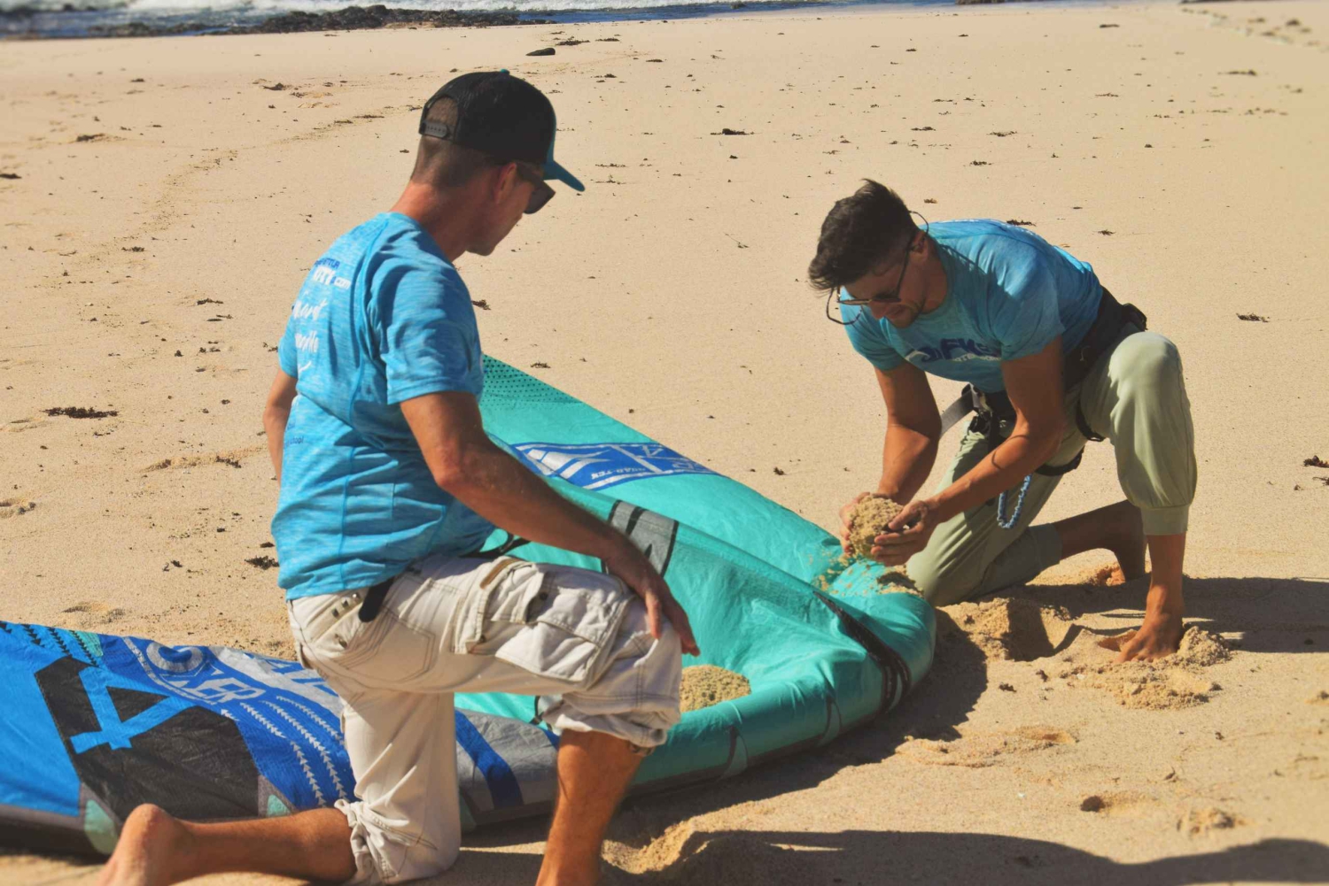 Corralejo: CURSOS DE KITESURF PARA PRINCIPIANTES. Grupos semiprivados.