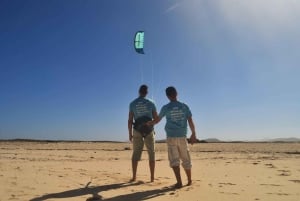 Corralejo: KITESURF-BEGYNDERKURSER. Halvprivate grupper