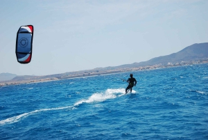 Corralejo: CURSOS DE KITESURF PARA PRINCIPIANTES. Grupos semiprivados.