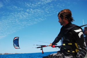 Corralejo: CURSOS DE KITESURF PARA PRINCIPIANTES. Grupos semiprivados.