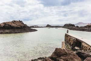 Corralejo: Lobos Island Catamaran Tour with Drinks & Snorkel