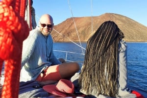 フエルテベントゥラ：コラレホ プライベートセーリングツアー ロボス島周辺