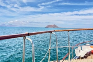 Corralejo: Roundtrip Ferry to Lobos Island with Entry Pass