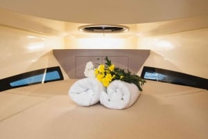 Corralejo: Motorbåtskryssning till stränder med frukt och dryck