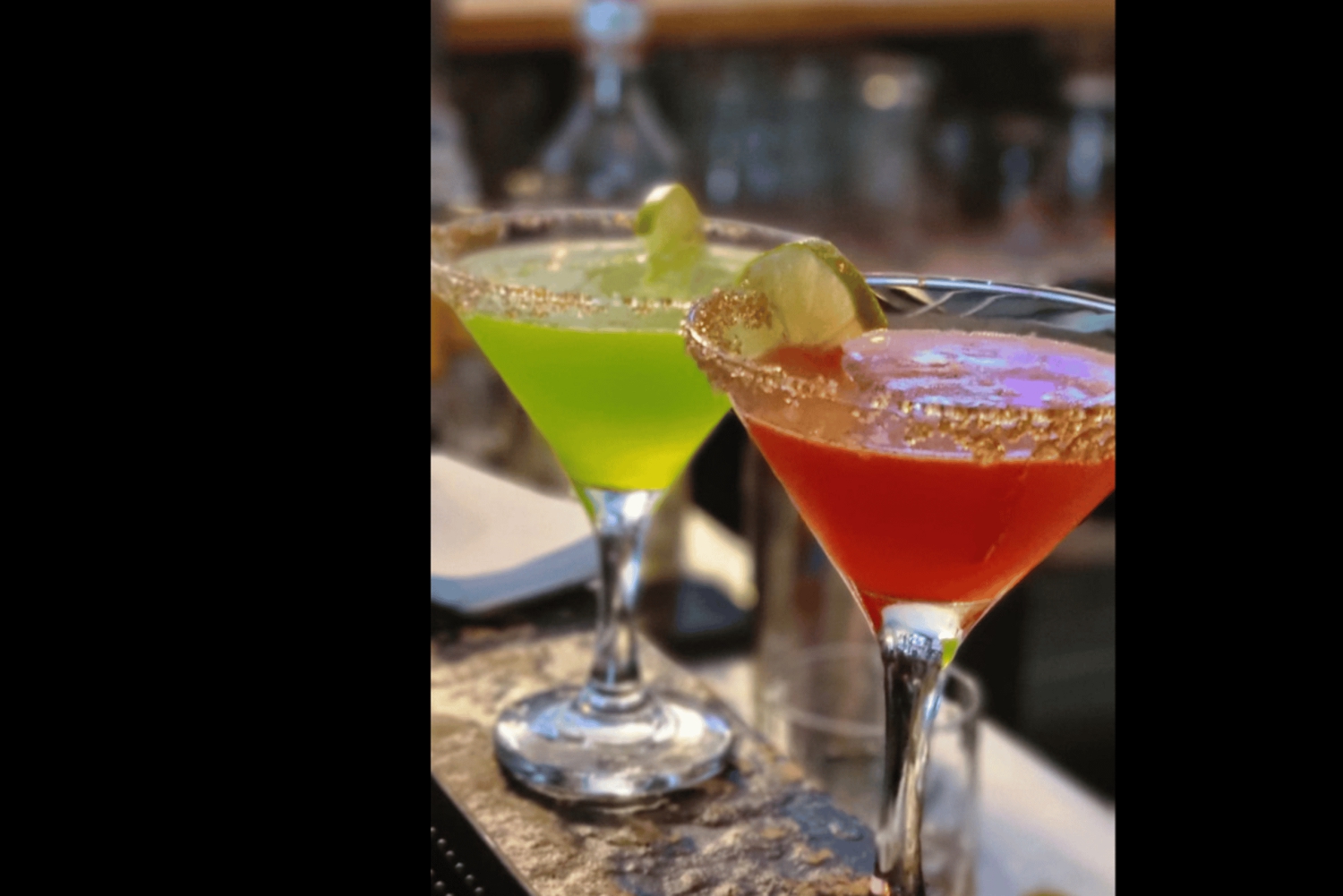 コラーレホ：ムービー・ゲーマー・バーのチケット + 2杯の無料カクテル