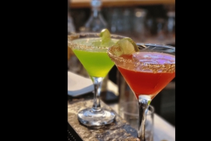 コラーレホ：ムービー・ゲーマー・バーのチケット + 2杯の無料カクテル