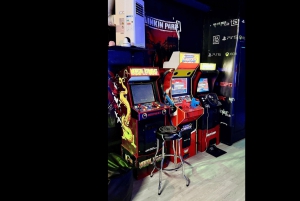 コラーレホ：ムービー・ゲーマー・バーのチケット + 2杯の無料カクテル