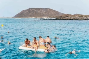 From Corralejo: Round-Trip Ferry Transfer to Lobos Island