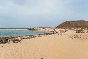 From Corralejo: Round-Trip Ferry Transfer to Lobos Island