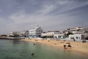 From Lanzarote: Day Trip to Fuerteventura and Corralejo