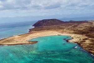 Fuerteventura: PRIVATE Catamaran All Inclusive Lobos in