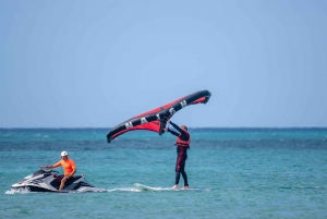 フエルテベントゥラ島：美しいコスタ・カルマでウィングサーフィン体験！