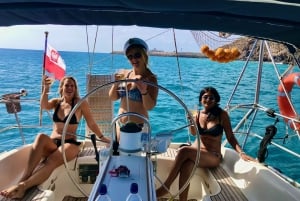 Morro Jable: Excursión en Velero con Comida y Bebida