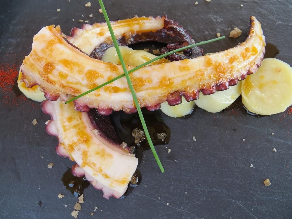 Octopus is one of the most important gourmet products in Galicia. This cephalopod is very shy and spends most of the day hidden among rocks at the bottom of our estuaries. 