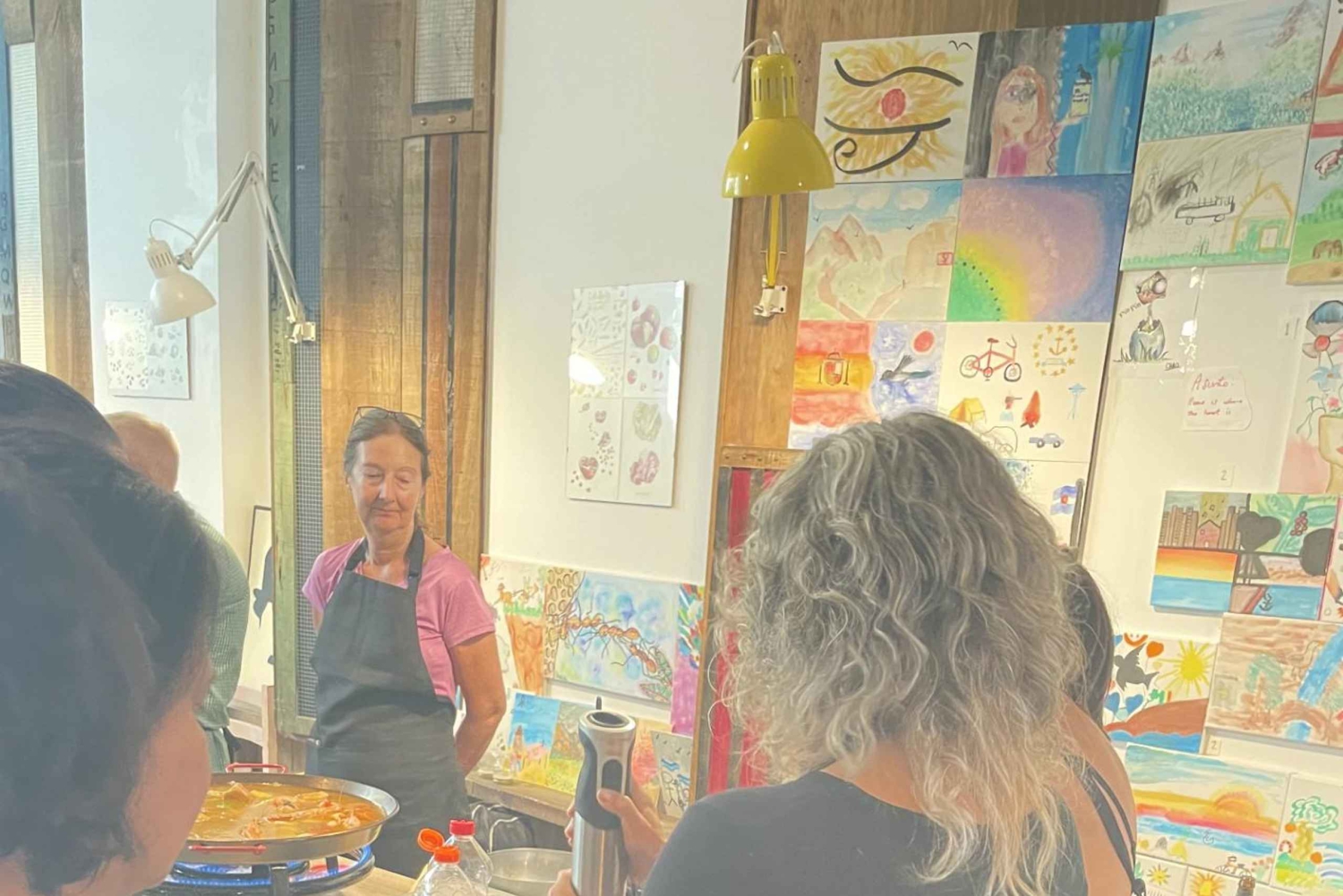 La Corogne : visite du marché local et d'un restaurant avec repas et vin.