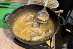 La Corogne : visite du marché local et d'un restaurant avec repas et vin.