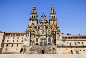 Braga/Guimarães/Oporto: Santiago de Compostela Private Tour