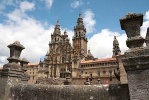 Desde Lisboa: excursión de un día a Santiago de Compostela con Fátima.