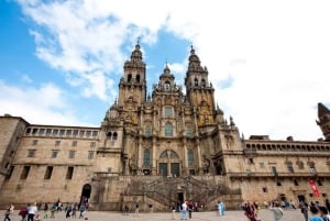 Desde Lisboa: excursión de un día a Santiago de Compostela con Fátima.
