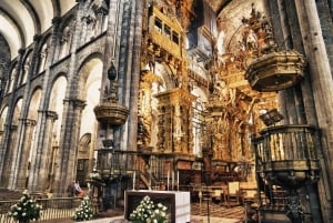 Desde Lisboa: excursión de un día a Santiago de Compostela con Fátima.